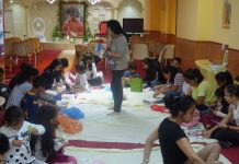 Taller de manualidades con motivo del día de la madre